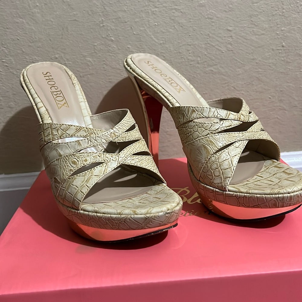 High Heel ShoesBox